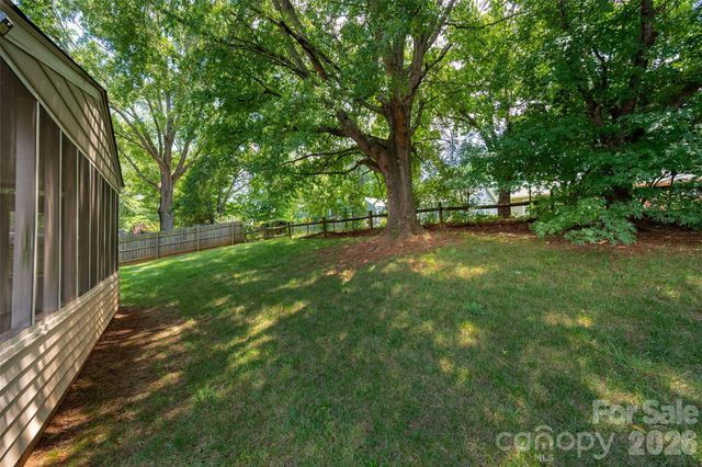 9112 Winter Moss Court, Charlotte, NC 28227