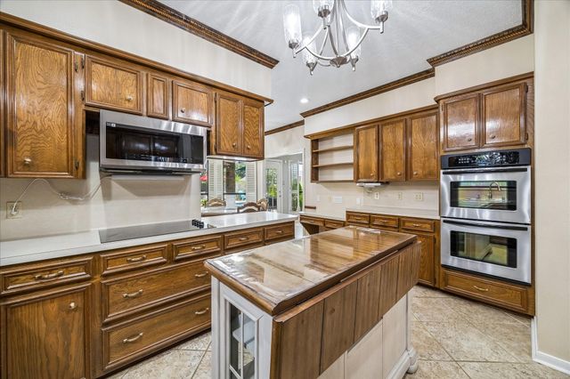 226 Rollingwood Circle, Baytown, TX 77520