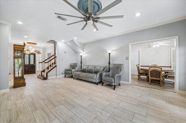 226 Rollingwood Circle, Baytown, TX 77520