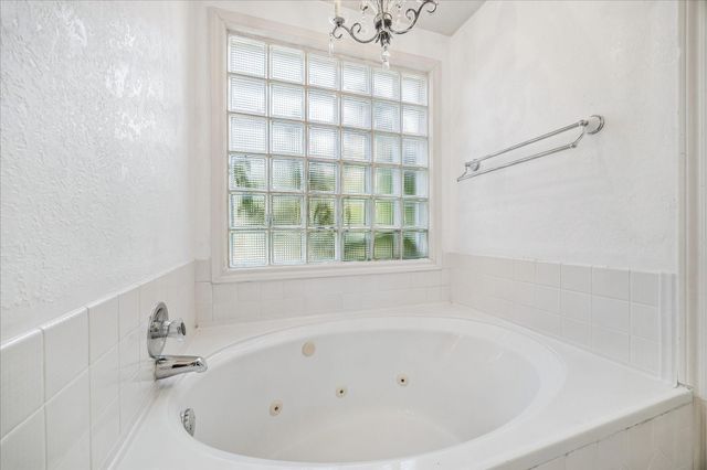 226 Rollingwood Circle, Baytown, TX 77520