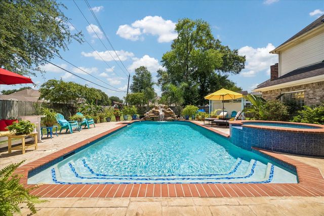 226 Rollingwood Circle, Baytown, TX 77520