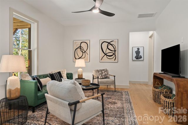 113 Perry Place, Hendersonville, NC 28739