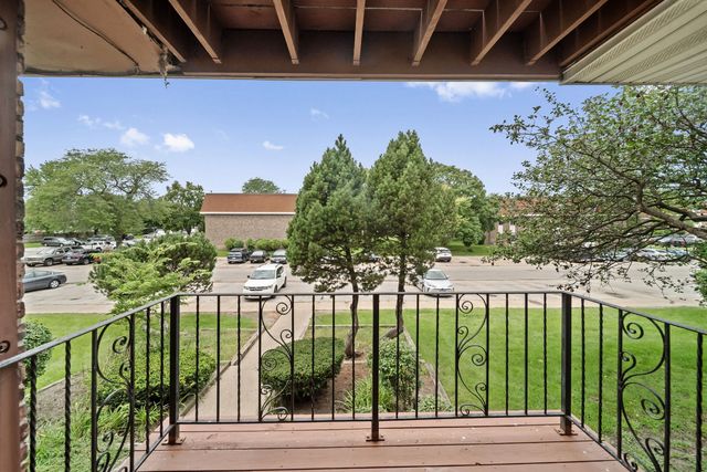 1065 Valley Lane 208, Hoffman Estates, IL 60169