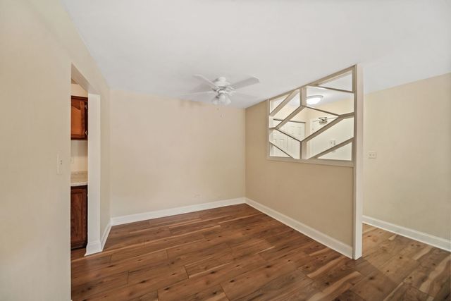 1065 Valley Lane 208, Hoffman Estates, IL 60169
