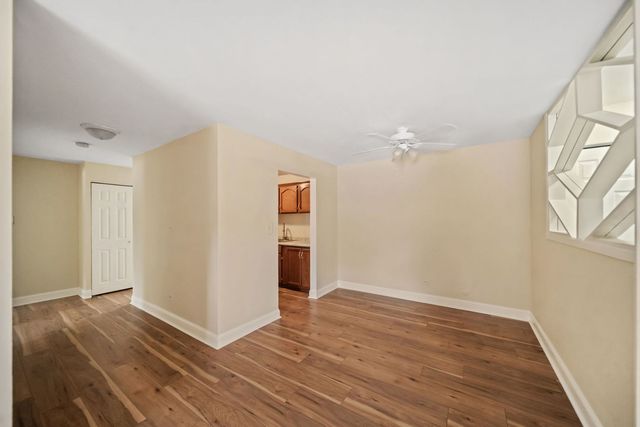 1065 Valley Lane 208, Hoffman Estates, IL 60169