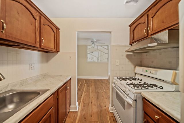 1065 Valley Lane 208, Hoffman Estates, IL 60169