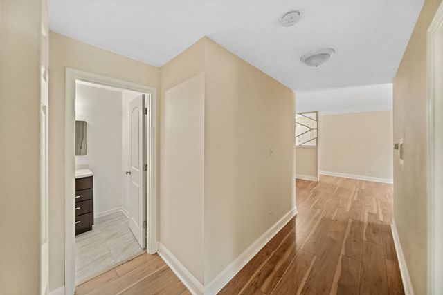 1065 Valley Lane 208, Hoffman Estates, IL 60169