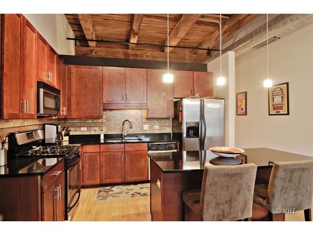 770 W Gladys Avenue 304, Chicago, IL 60661