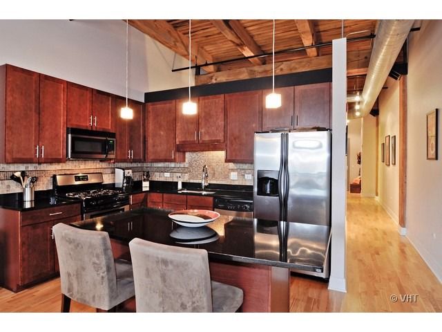 770 W Gladys Avenue 304, Chicago, IL 60661