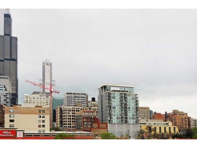 770 W Gladys Avenue 304, Chicago, IL 60661