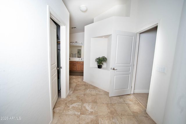 1717 E BEAUTIFUL Lane, Phoenix, AZ 85042