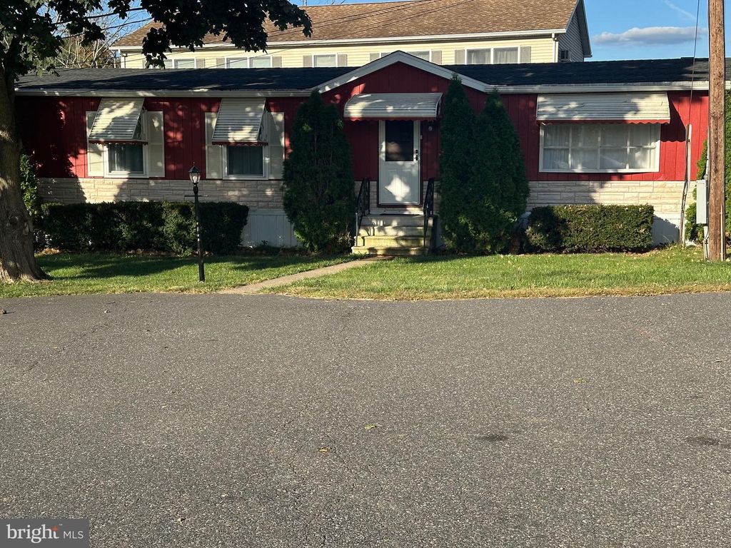 1 CLUBHOUSE, Quakertown, PA 18951