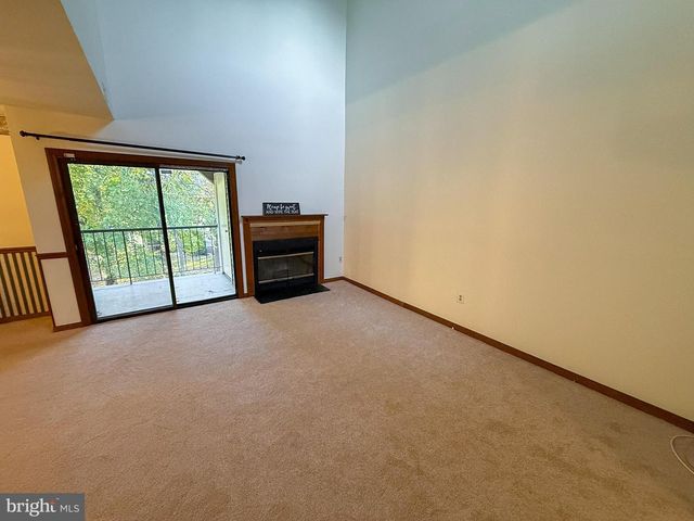 19 SUMMIT CT, Marlton, NJ 08053