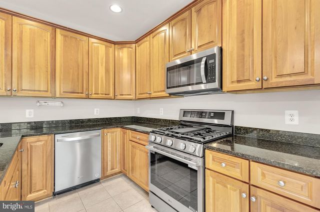 2513 BRONZE STONE PL, Herndon, VA 20171