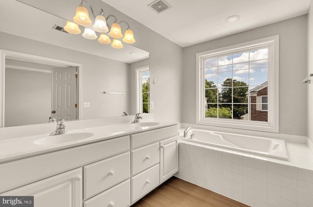 2513 BRONZE STONE PL, Herndon, VA 20171
