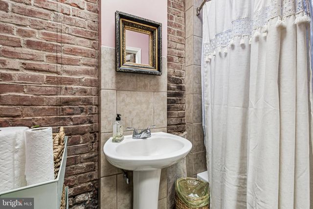 231-33 W COULTER ST, Philadelphia, PA 19144