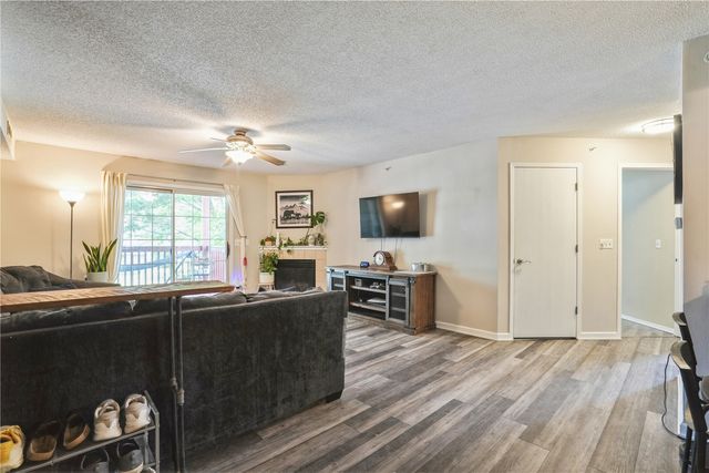 612 Kimberlite St, Tiffin, IA 52340