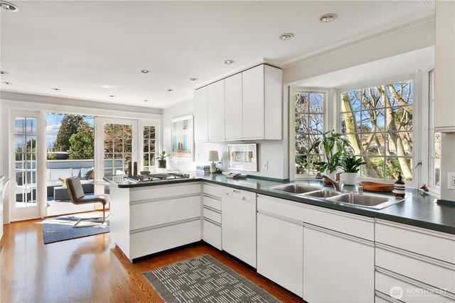 901 11th Avenue E, Seattle, WA 98102