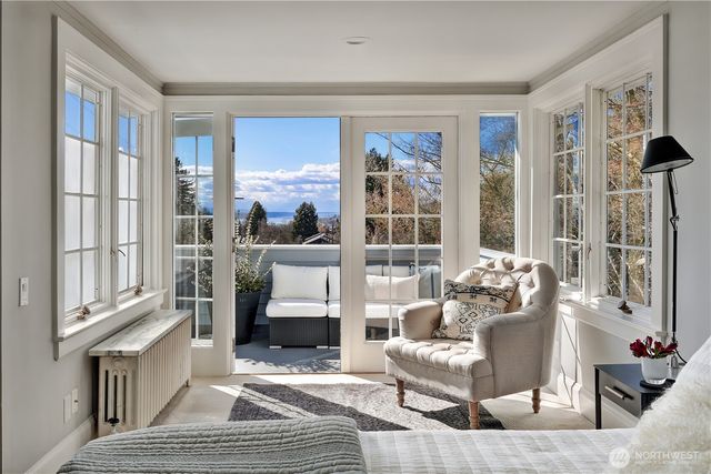 901 11th Avenue E, Seattle, WA 98102