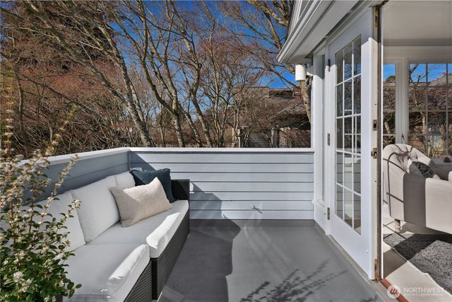 901 11th Avenue E, Seattle, WA 98102