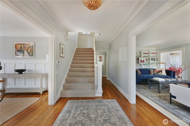 901 11th Avenue E, Seattle, WA 98102