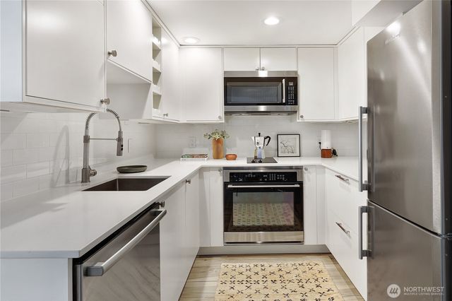 901 11th Avenue E, Seattle, WA 98102