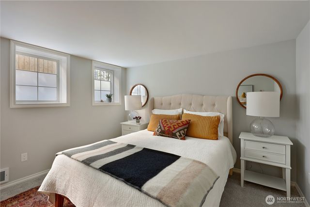 901 11th Avenue E, Seattle, WA 98102