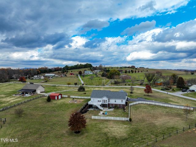 119 Good Road, Fall Branch, TN 37656