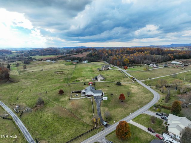 119 Good Road, Fall Branch, TN 37656