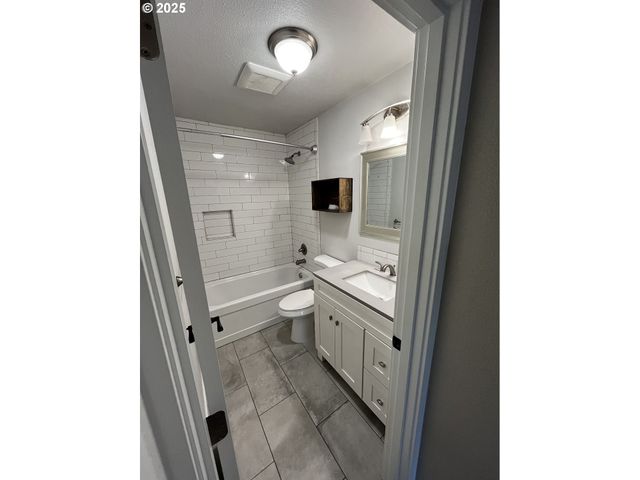 1200 W MCLOUGHLIN Blvd, Vancouver, WA 98660