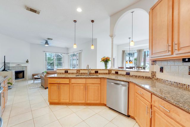 573 SW Saint Kitts Cove, Port St. Lucie, Port St Lucie, FL 34986