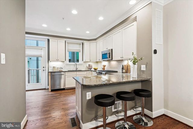 2988 STELLA BLUE LN, Fairfax, VA 22031