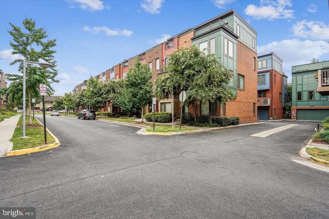 2988 STELLA BLUE LN, Fairfax, VA 22031