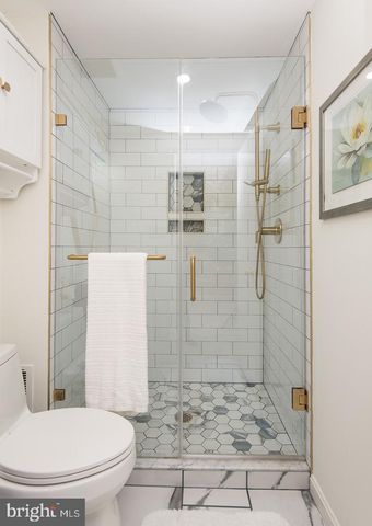 5756 WALNUT WOOD LN LN, Burke, VA 22015