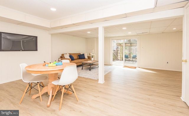 5756 WALNUT WOOD LN LN, Burke, VA 22015