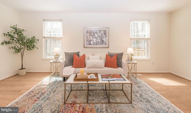 5756 WALNUT WOOD LN LN, Burke, VA 22015