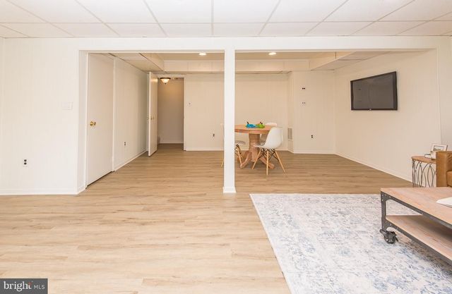 5756 WALNUT WOOD LN LN, Burke, VA 22015