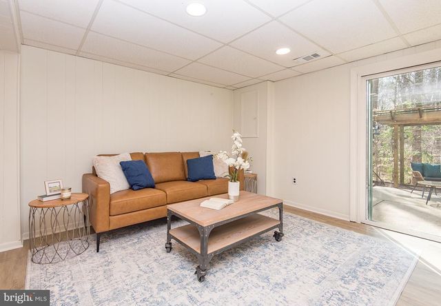 5756 WALNUT WOOD LN LN, Burke, VA 22015