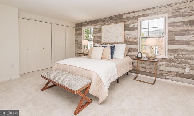 5756 WALNUT WOOD LN LN, Burke, VA 22015