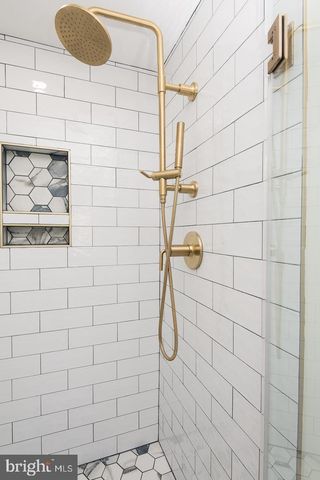 5756 WALNUT WOOD LN LN, Burke, VA 22015