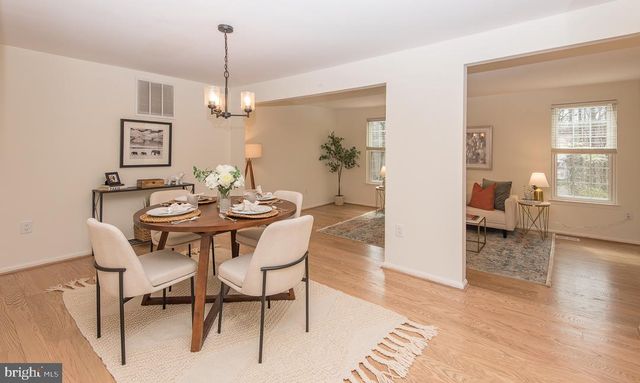 5756 WALNUT WOOD LN LN, Burke, VA 22015