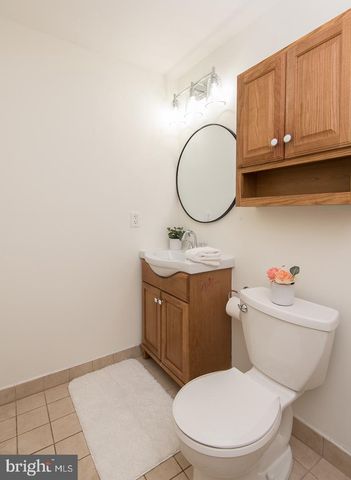 5756 WALNUT WOOD LN LN, Burke, VA 22015