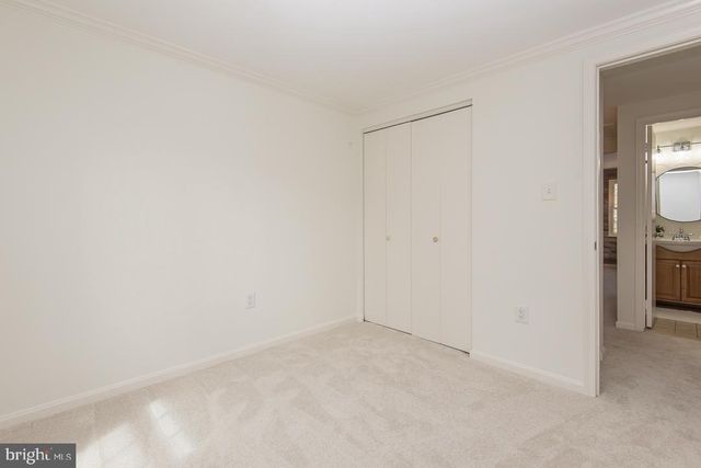 5756 WALNUT WOOD LN LN, Burke, VA 22015