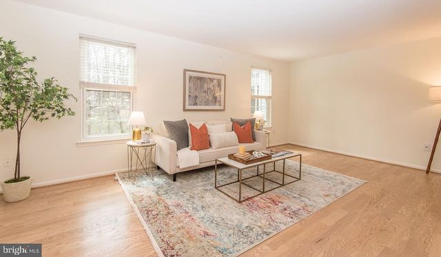 5756 WALNUT WOOD LN LN, Burke, VA 22015