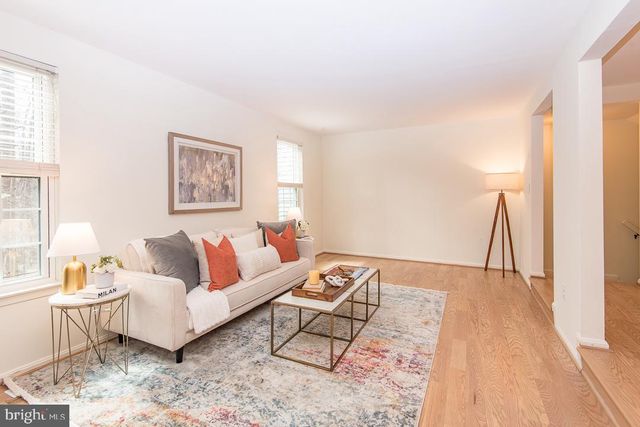 5756 WALNUT WOOD LN LN, Burke, VA 22015