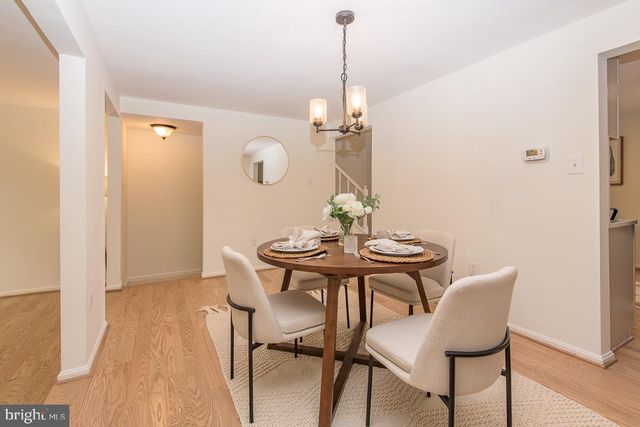 5756 WALNUT WOOD LN LN, Burke, VA 22015