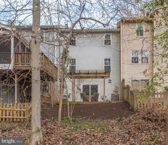 5756 WALNUT WOOD LN LN, Burke, VA 22015