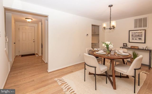 5756 WALNUT WOOD LN LN, Burke, VA 22015