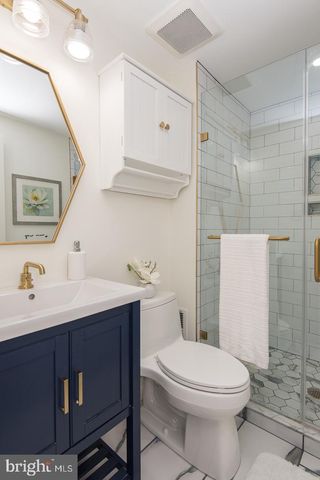 5756 WALNUT WOOD LN LN, Burke, VA 22015