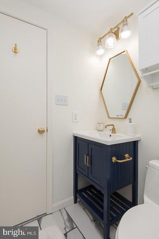 5756 WALNUT WOOD LN LN, Burke, VA 22015